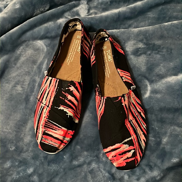 TOM’S Women’s Flats! NWOT size 10! Neon and Glow in the Dark! - Picture 1 of 12